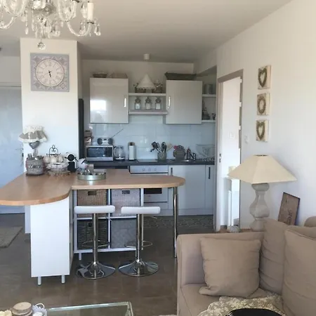 Petit T2 Coquet Apartment